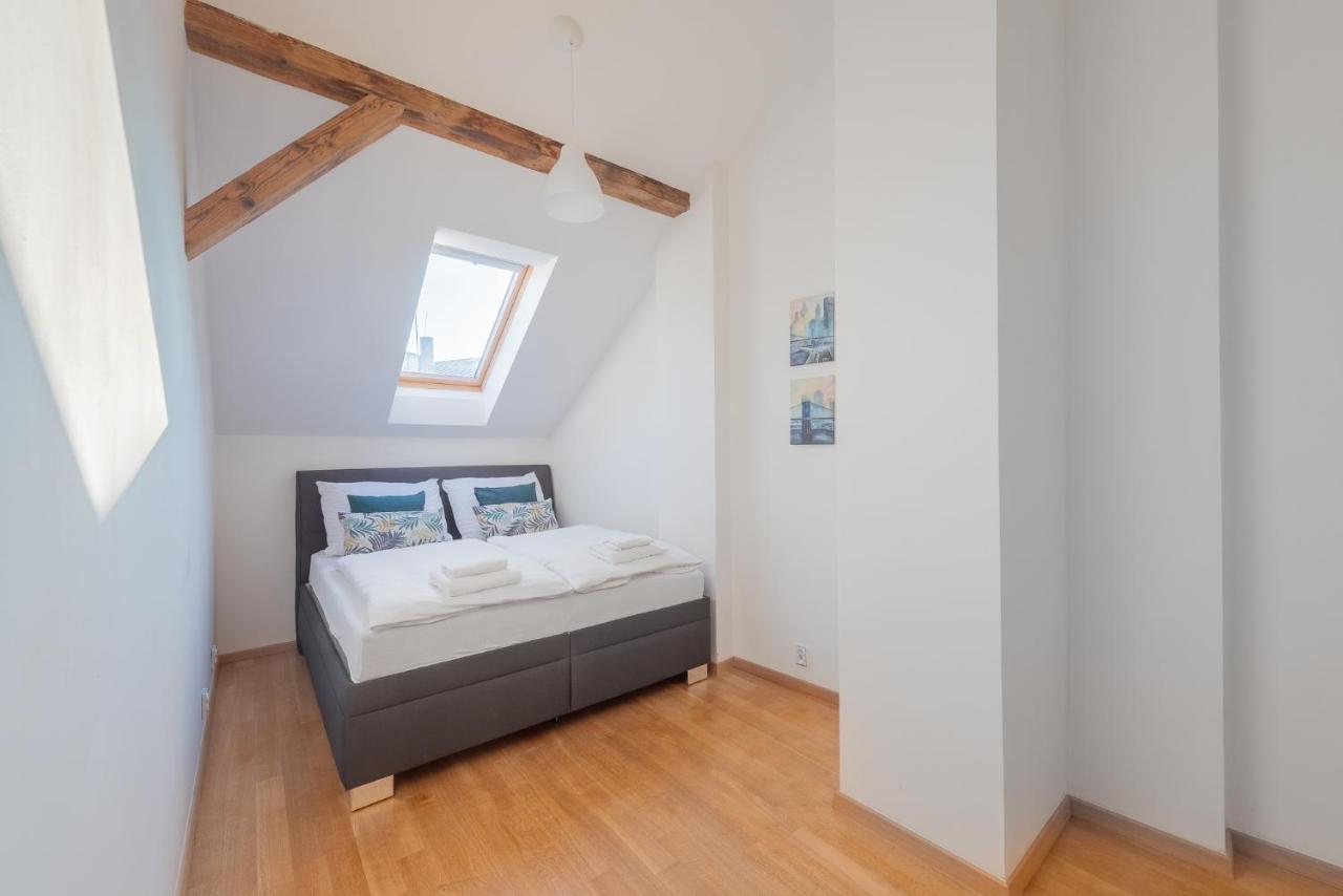 Poppy Apartment Прага Екстериор снимка