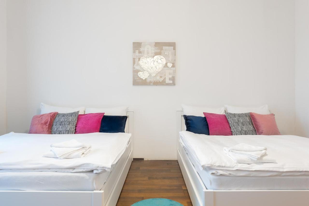 Poppy Apartment Прага Екстериор снимка